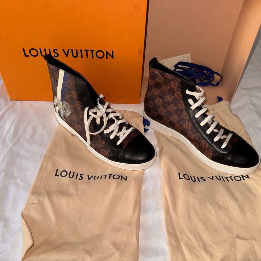 LOUIS VUITTON
Damier Ebene Lion Chapman Sneakers